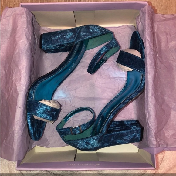 GORG Velvet Ocean Blue Madden Girl Heels! - Picture 5 of 8